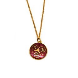 Pendentif triskèle avec émail rouge